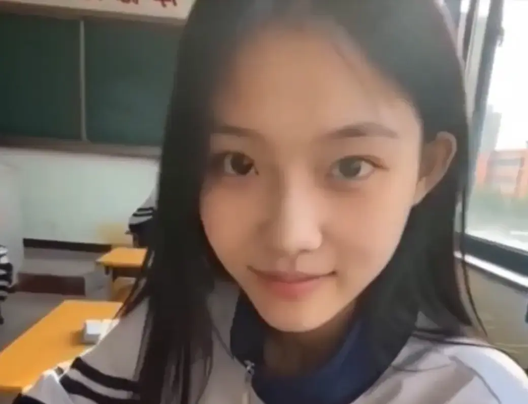《我的十八岁女友》无删减版4K蓝光在线观看 - 黄果AI制作高甜治愈短剧 - 我的十八岁女友全集免费播放